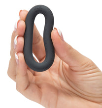 Laden Sie das Bild in den Galerie-Viewer, A Perfect O Silicone Cock Ring
